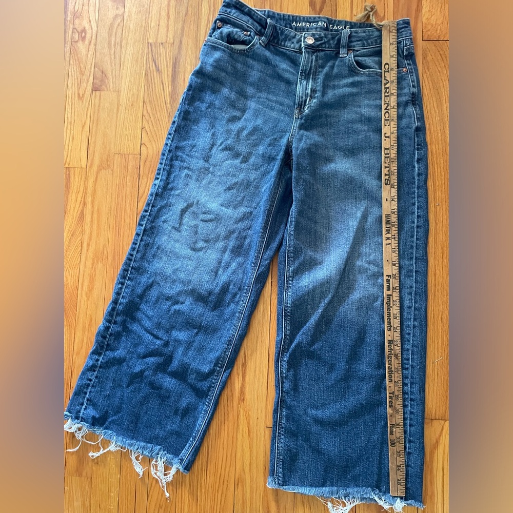 American Eagle Outfitters Dark Blue Wide-Leg High-Rise Raw HemJeans 8 Short